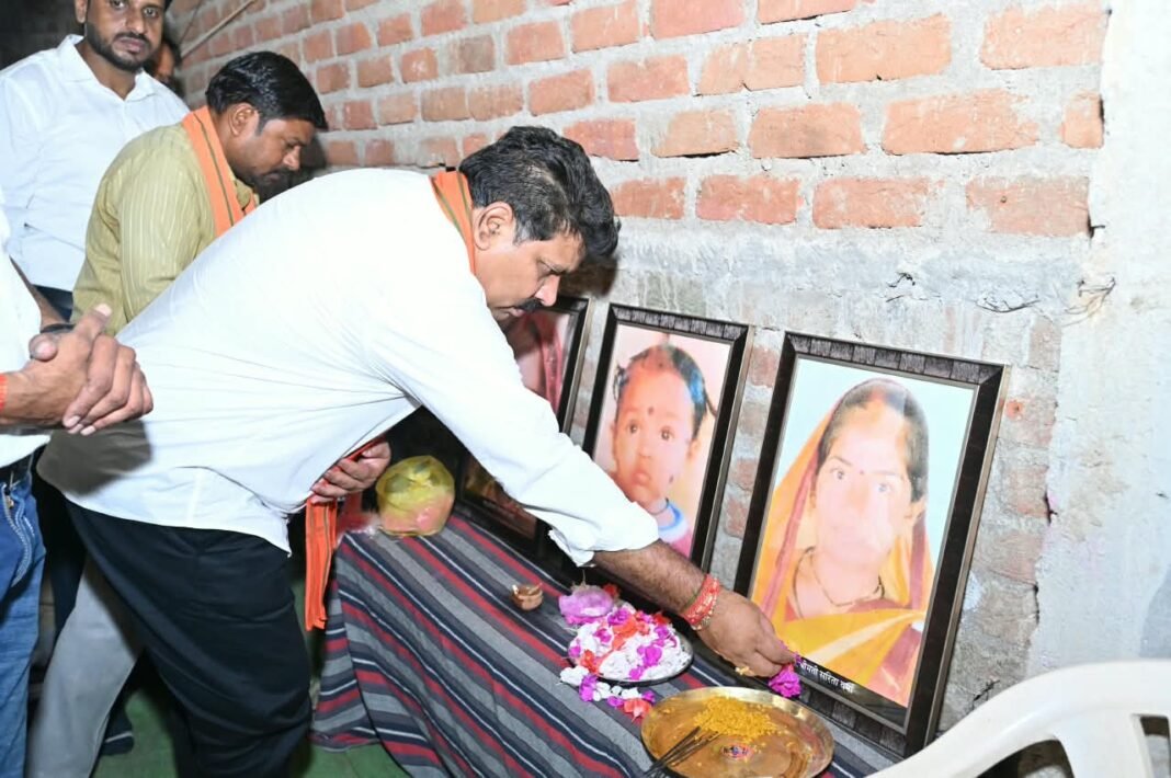 रायपुर : उप मुख्यमंत्री विजय शर्मा ने महाराष्ट्र सड़क हादसे में मृतकों के परिजनों से मिलकर व्यक्त की संवेदना