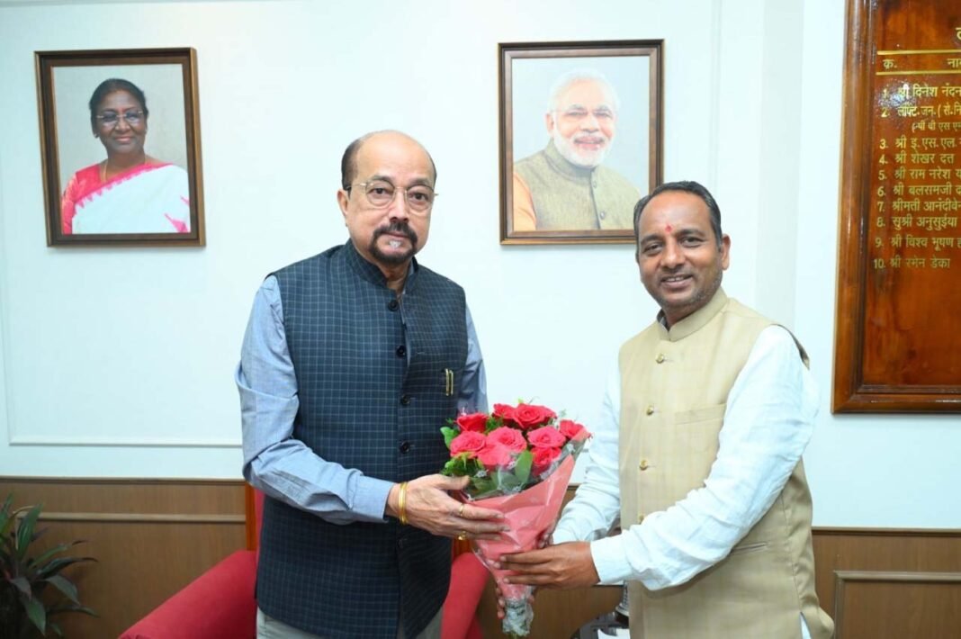 रायपुर : राज्यपाल डेका से छत्तीसगढ़ रेड क्रॉस समिति के अध्यक्ष ने की सौजन्य भेंट
