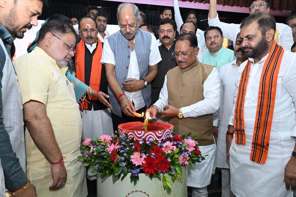 रायपुर : प्रधानमंत्री नरेंद्र मोदी के जनसेवा के 25 वर्ष देश के विकास और परिवर्तन की प्रेरक यात्रा – मुख्यमंत्री विष्णुदेव साय