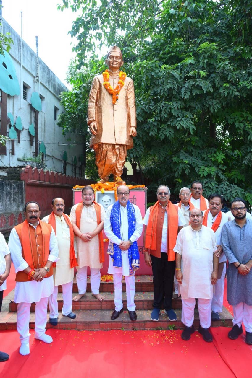 रायपुर : नशा मुक्त भारत के संकल्प के साथ राज्यपाल डेका ने की पदयात्रा
