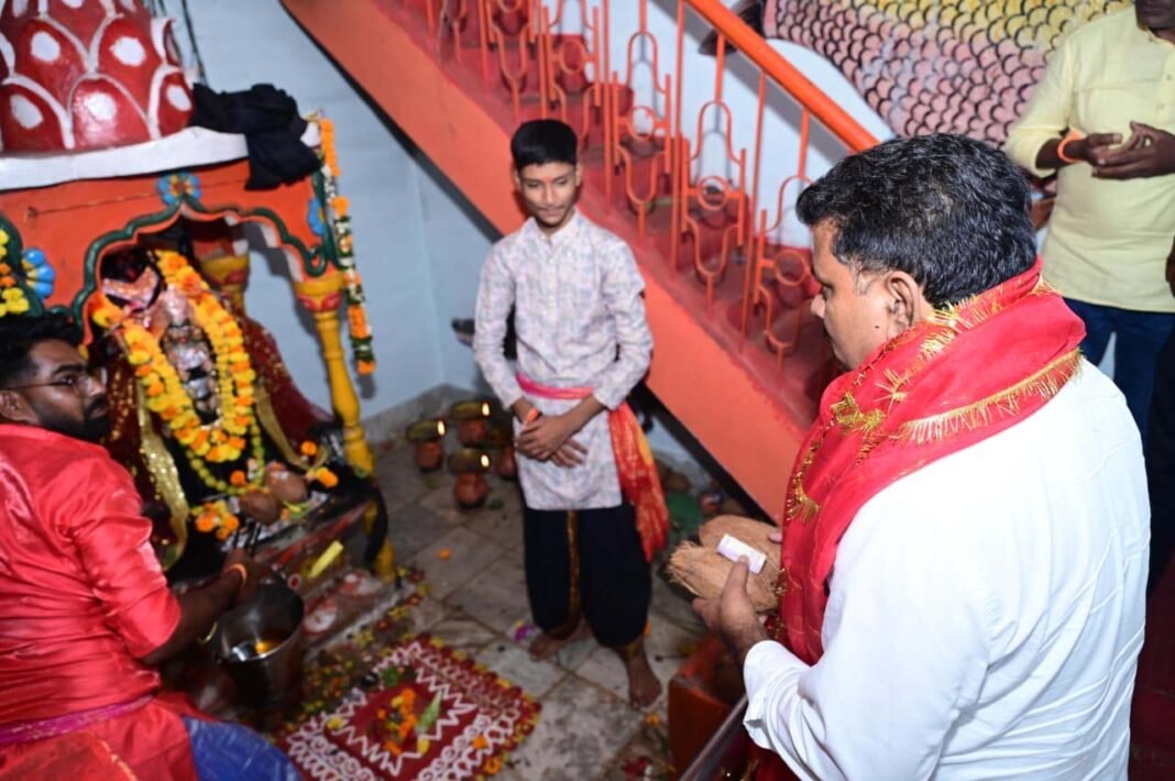 रायपुर : महाअष्टमी पर उप मुख्यमंत्री विजय शर्मा ने किए मां दंतेश्वरी, मां परमेश्वरी और मां चंडी के दर्शन