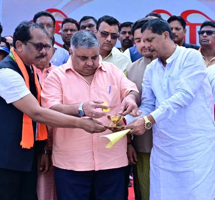 रायपुर : विकसित भारत के संकल्प से जगमगाया जशपुर, पर्यटन मंत्री राजेश अग्रवाल के नेतृत्व में निकली ‘सेवा ज्योति यात्रा’