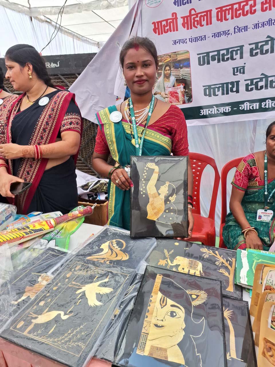 रायपुर : सेवा संकल्प अभियान : सेवा की कहानी : धान के पैरे से धनेश्वरी ने गढ़ी आत्मनिर्भरता की नई पहचान, कला को बनाया कमाई का जरिया