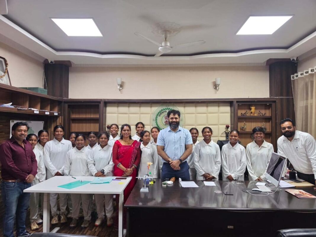 रायपुर : जशपुर की बेटियों ने क्रिकेट में रचा इतिहास, अंडर-17 और अंडर-19 दोनों वर्गों में जीते स्वर्ण पदक