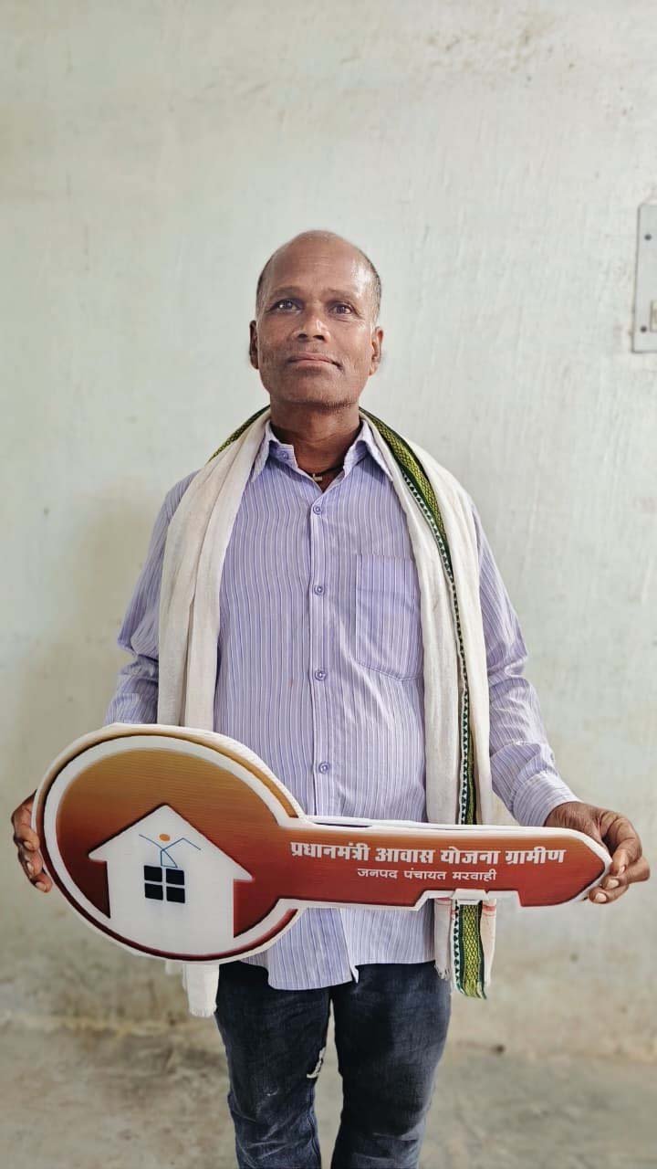 रायपुर : अब न टपकती छत की चिंता, न सीलन का डर—जोहन सिंह के परिवार को मिला पक्का घर