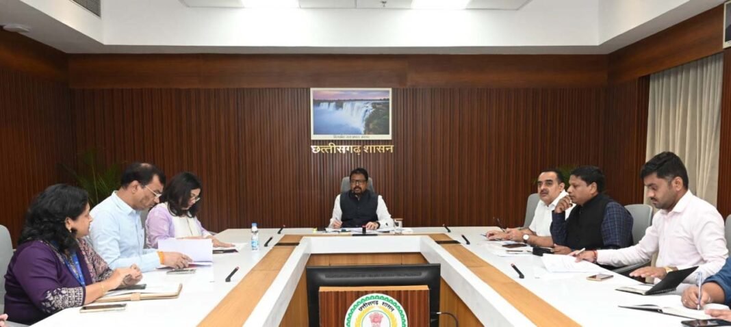 रायपुर : केबिनेट सचिव ने संभावित चक्रवात ‘अर्नब’ से निपटने राज्य के मुख्य सचिवों से की वीडियो कॉन्फ्रेंस