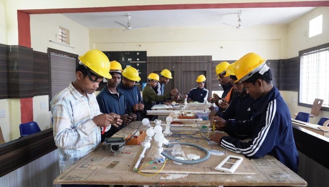 रायपुर : बस्तर के युवाओं को कौशल प्रशिक्षण से मिल रही आत्मनिर्भरता की नई राह