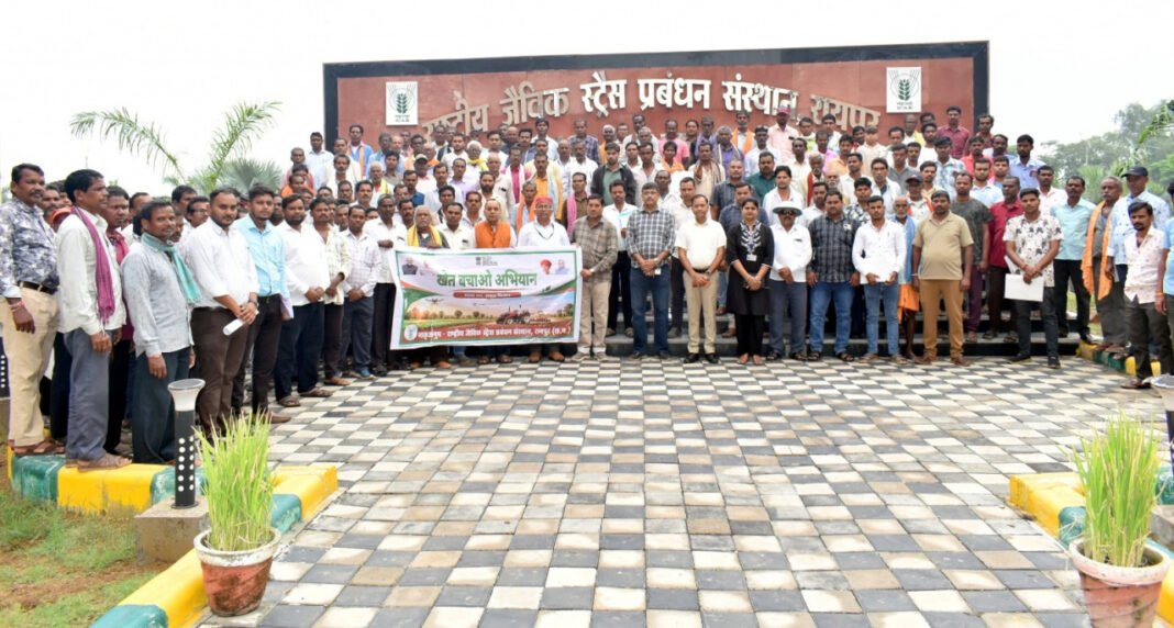 रायपुर : खेत बचाओ अभियान के तहत किसानों को उन्नत सरसों बीज का वितरण