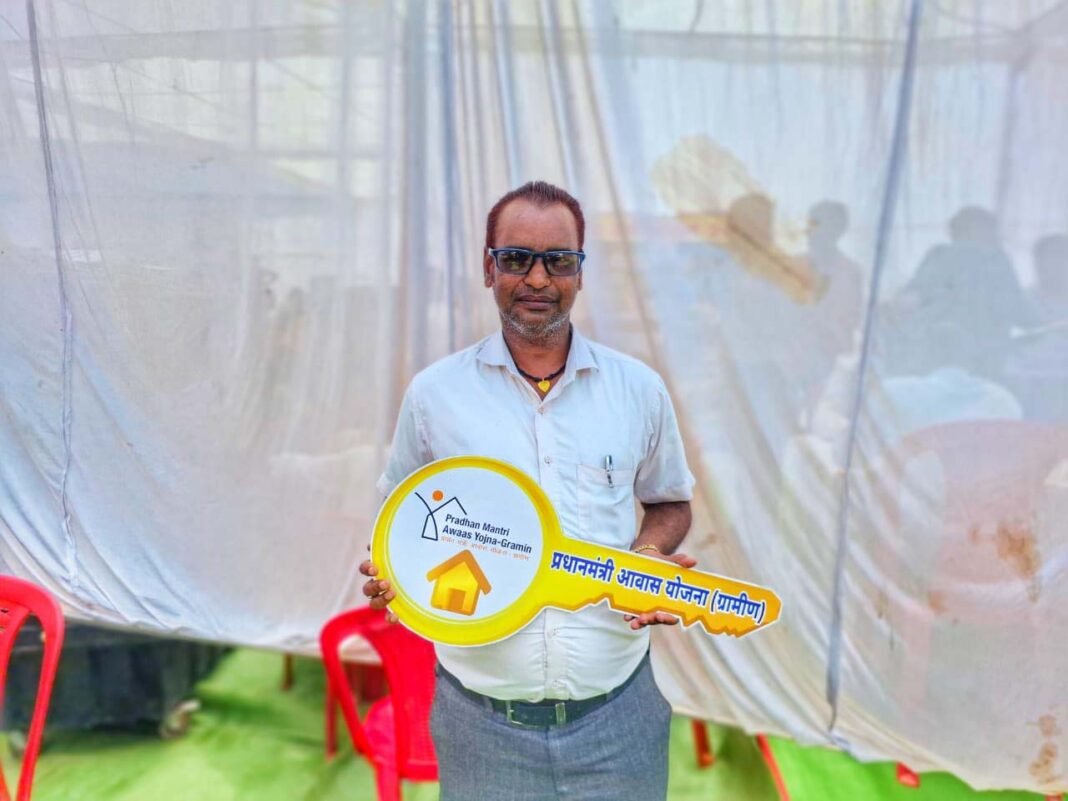 रायपुर : सेवा संकल्प अभियान : सेवा की कहानी : कच्चे मकान की मुश्किलों से मिली मुक्ति, प्रधानमंत्री आवास योजना से साकार हुआ भूपेंद्र का पक्के घर का सपना