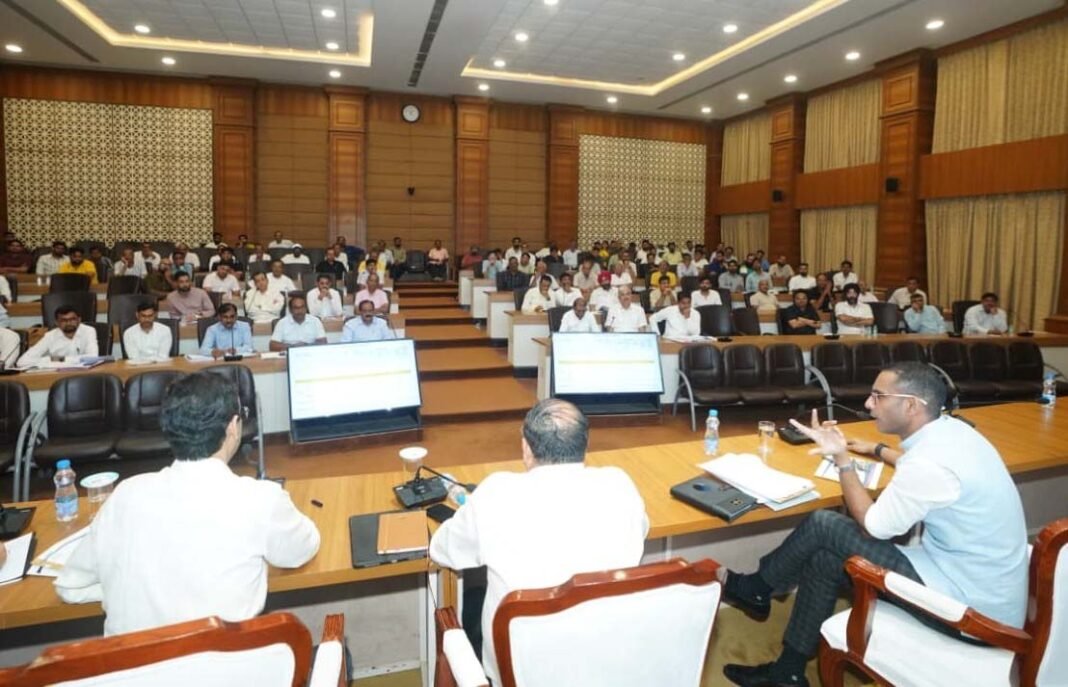 रायपुर : वर्किंग सीजन का पूरा उपयोग करने पीडब्लूडी तैयार, विभागीय सचिव ने निर्माणाधीन और स्वीकृत पुलों एवं राष्ट्रीय राजमार्गों के कार्यों की समीक्षा की