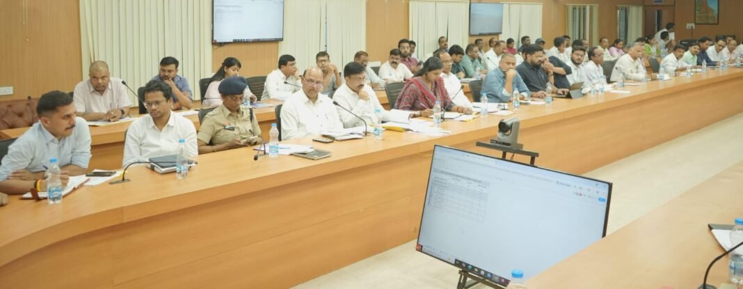 कोरबा: समय-सीमा की बैठक में विभागीय योजनाओं एवं निर्माण कार्यों की कलेक्टर ने की समीक्षा