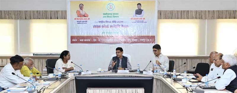 रायपुर : ​कागजों से निकलकर ज़मीनी स्तर पर दिखे शिक्षा नीति – उच्च शिक्षा मंत्री टंक राम वर्मा