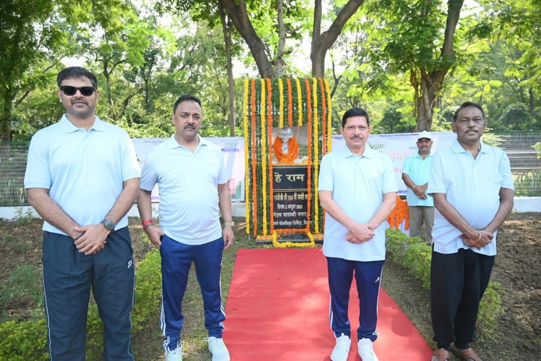 बिलासपुर : एसईसीएल मुख्यालय  में मनाई गई गांधी जयंती, स्वच्छता ही सेवा व स्पेशल कैंपेन 6 के तहत हैप्पी रन का आयोजन