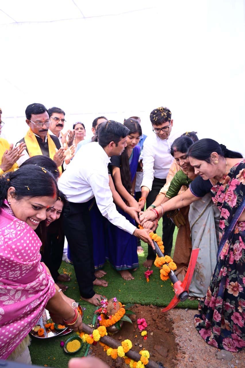 रायपुर : रायगढ़ के रामभांठा में 75 लाख रुपये की लागत से बनेगा नया हाई स्कूल भवन, वित्त मंत्री ओ.पी. चौधरी ने किया भूमिपूजन