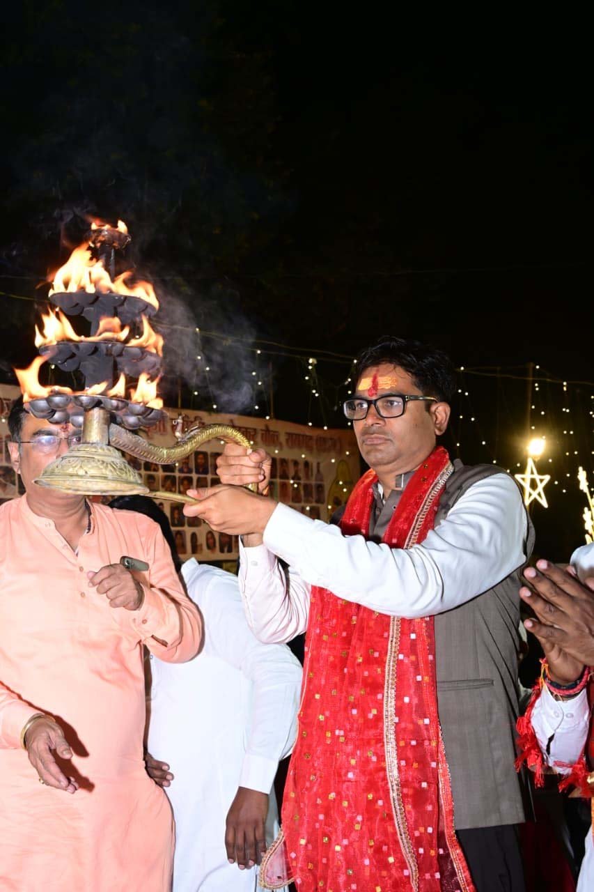 रायपुर : वित्त मंत्री ओ.पी. चौधरी ने महाअष्टमी पर माँ दुर्गा की पूजा-अर्चना कर प्रदेशवासियों की सुख-समृद्धि की कामना की