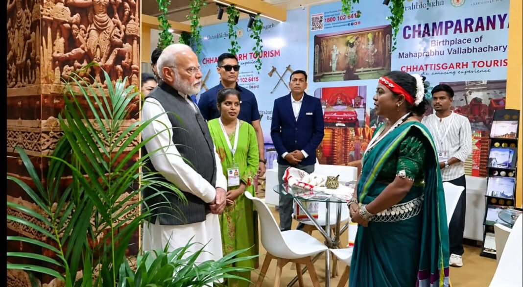 रायपुर : प्रधानमंत्री नरेंद्र मोदी से रूबरू हुईं छत्तीसगढ़ की महिला उद्यमी हीना