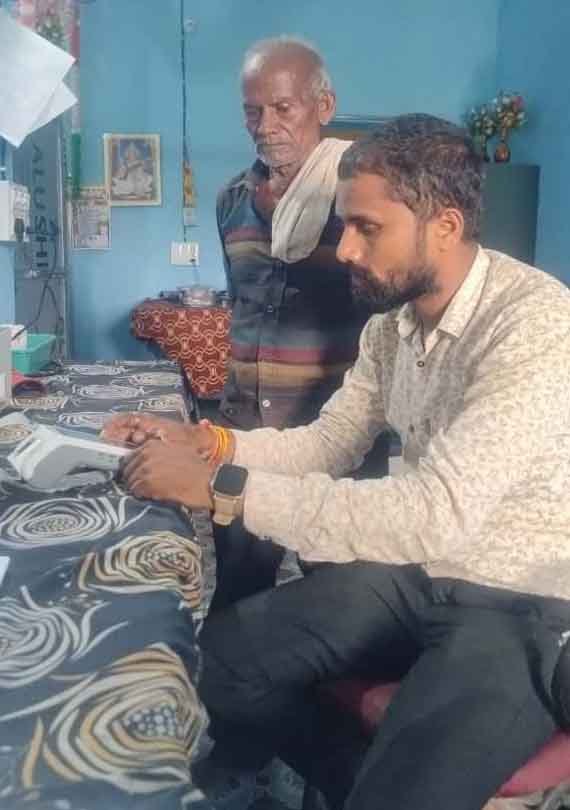 रायपुर : सेवा की कहानी : समितियों में माइक्रो एटीएम और सीएससी सेंटर से ग्रामीणों को सुविधा