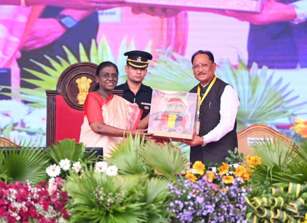 रायपुर : राष्ट्रपति द्रौपदी मुर्मु ने बस्तर दशहरा की अनूठी परंपराओं और जनजातीय संस्कृति की सराहना की