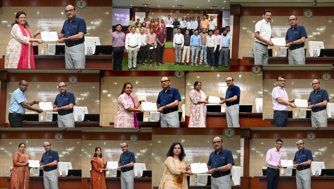 रायपुर : मुख्य सचिव ने ई-ऑफिस एवं समयबद्ध उपस्थिति, आई-गाट प्रशिक्षण कोर्स में उत्कृष्ट कार्य करने के लिए अधिकारी-कर्मचारियों को किया सम्मानित