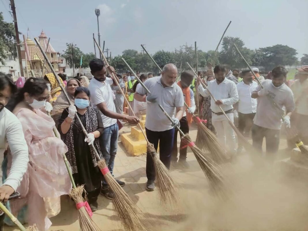 रायपुर : सेवा संकल्प अभियान : त्वरित जनसेवा से श्रमदान और पोषण जागरूकता तक, सेवा संकल्प अभियान अंतर्गत दुर्ग में दिखी जनभागीदारी