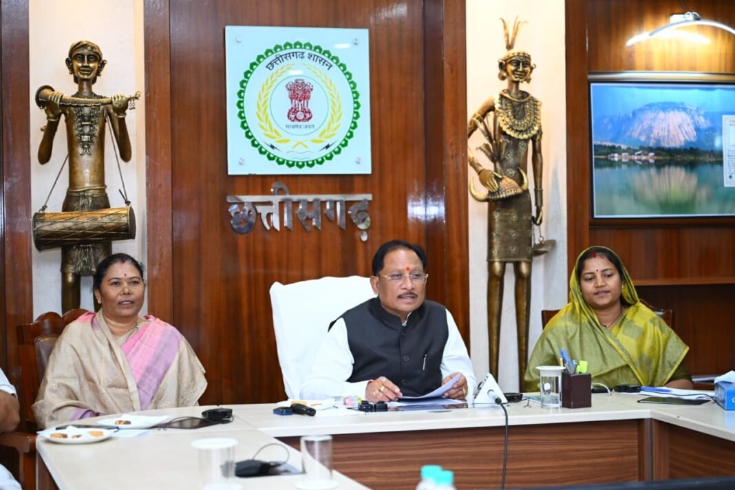 रायपुर : मुख्यमंत्री विष्णु देव साय ने पूर्व केंद्रीय मंत्री स्वर्गीय लरंग साय की प्रतिमा का किया वर्चुअल अनावरण