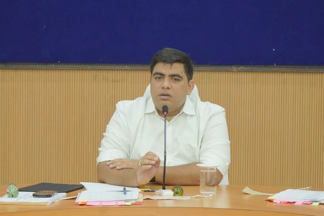 कोरबा: आंधी-वर्षा से निपटने पहले से आवश्यक तैयारी सुनिश्चित करे अधिकारी – कलेक्टर’