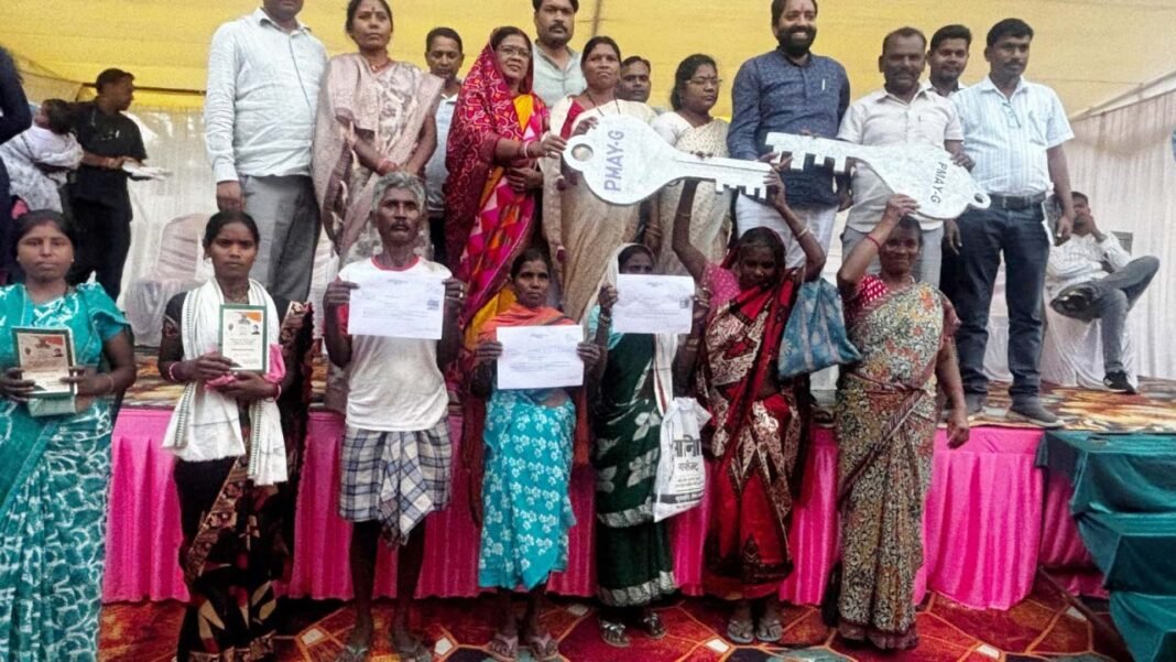 रायपुर : सेवा संकल्प अभियान के शिविरों में ग्रामीणों को मिला शासकीय योजनाओं और सेवाओं का लाभ