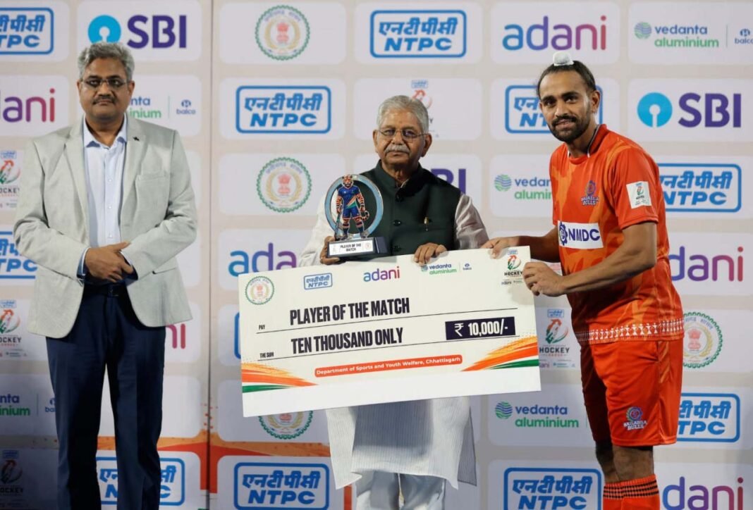 रायपुर : जसकरण सिंह के पांच गोलों के बावजूद बैलाडीला बुल्स जीत से दूर, संस्कारधानी स्ट्राइकर्स ने 5-5 से ड्रॉ कराया मुकाबला