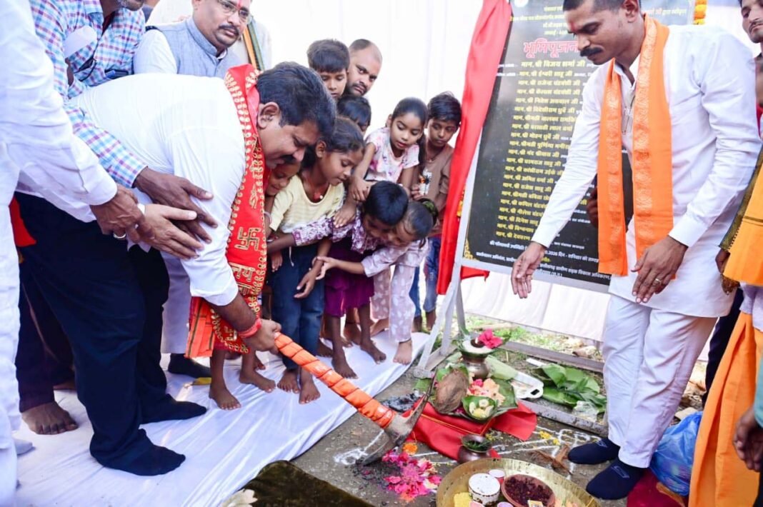 रायपुर : उप मुख्यमंत्री विजय शर्मा ने तीन गांवों में 1.55 करोड़ रुपए के गौरव पथ निर्माण का किया भूमिपूजन