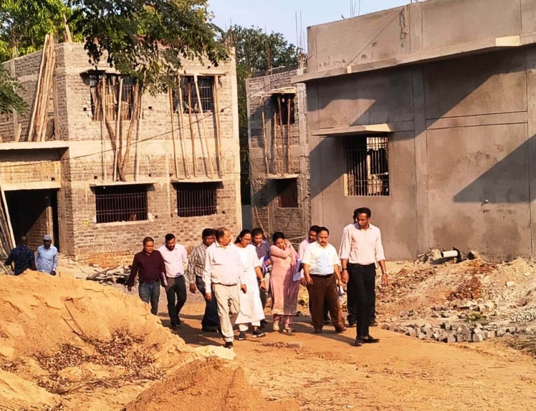 रायपुर : लोक निर्माण विभाग के सचिव ने निर्माणाधीन संयुक्त जिला कार्यालय भवन और पीडब्लूडी आवासीय परिसर का किया निरीक्षण