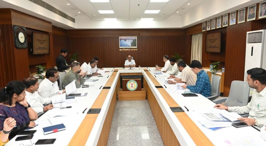 रायपुर : मुख्य सचिव की अध्यक्षता में आदिम जाति विकास संबंधी राज्य स्तरीय कार्य समिति की बैठक सम्पन्न