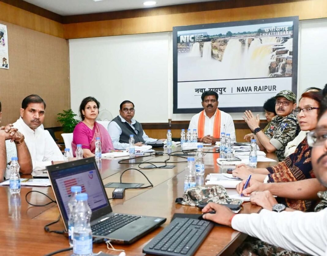 रायपुर : नक्सल प्रकरणों की वापसी के लिए प्रक्रिया में तेजी लाएं, 15 दिनों में जिला स्तरीय समितियों की बैठक करें – उप मुख्यमंत्री विजय शर्मा