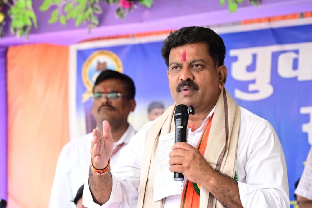 रायपुर : उप मुख्यमंत्री विजय शर्मा ने सहसपुर लोहारा कॉलेज को दी 50 लाख के विकास कार्यों की सौगात