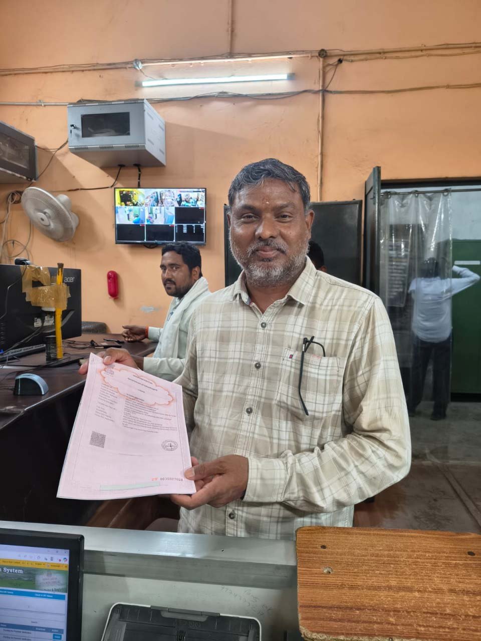 रायपुर : सेवा संकल्प अभियान : सेवा की कहानी : रजिस्ट्री हुई और तुरंत हो गया नामांतरण, अजीत राम साहू को नहीं लगाने पड़े तहसील के चक्कर