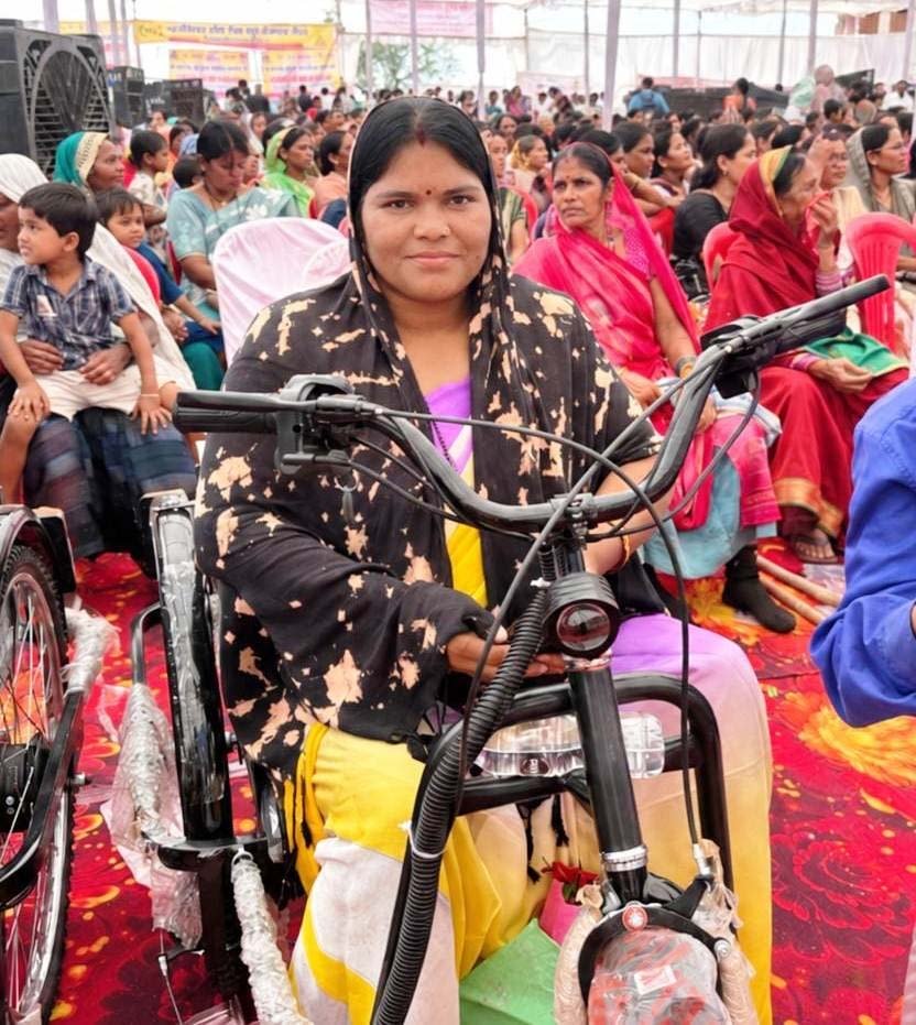 रायपुर : मोटराइज्ड ट्राइसाइकिल से सफुरा बाई का आवागमन हुआ आसान