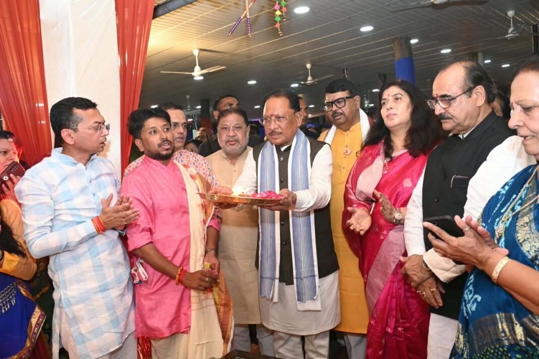 रायपुर : मुख्यमंत्री निवास में गरबा महोत्सव की धूम, भक्ति और उल्लास के रंग में रंगा आयोजन