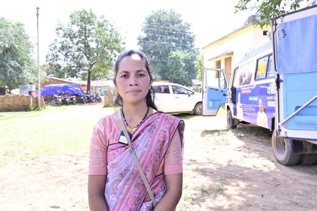 रायपुर : सेवा की कहानी : बिहान से जुड़कर सनीता बनीं बीसी सखी, स्थानीय स्तर पर ग्रामीणों को मिल रहीं बैंकिंग सुविधाएं