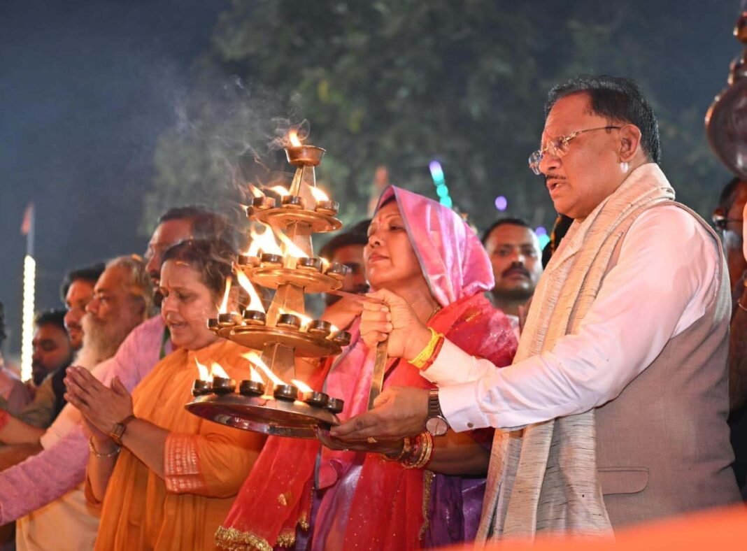 रायपुर : माता शबरी की पावन नगरी शिवरीनारायण में चित्रोत्पला गंगा महाआरती में शामिल हुए मुख्यमंत्री विष्णु देव साय