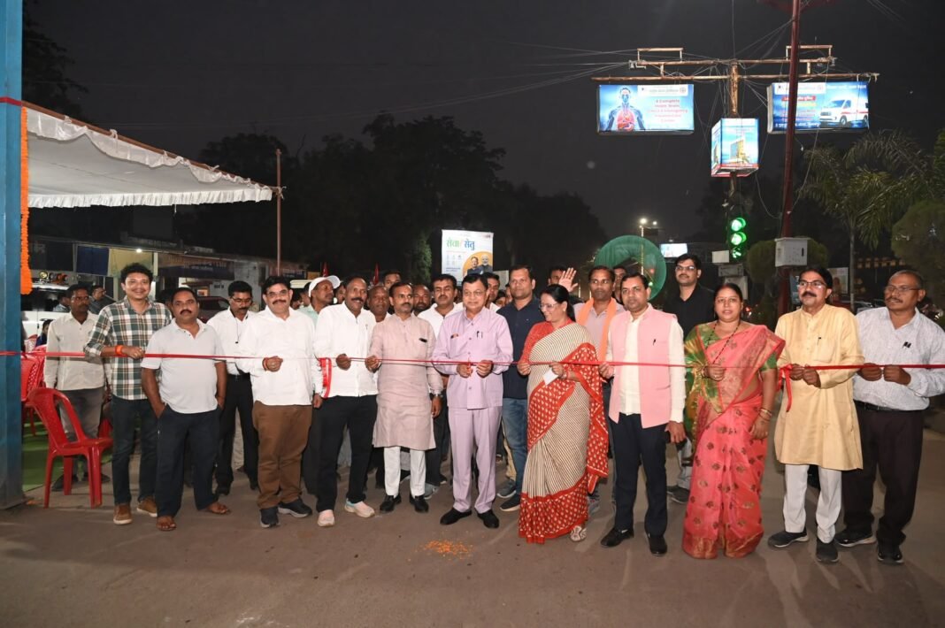 KORBA : सीएसईबी चौक में वेटिंग शेड का उद्योग मंत्री लखनलाल देवांगन ने किया लोकार्पण, तीन प्रमुख मार्गों पर 195 स्ट्रीट लाइटों से बढ़ेगी रोशनी