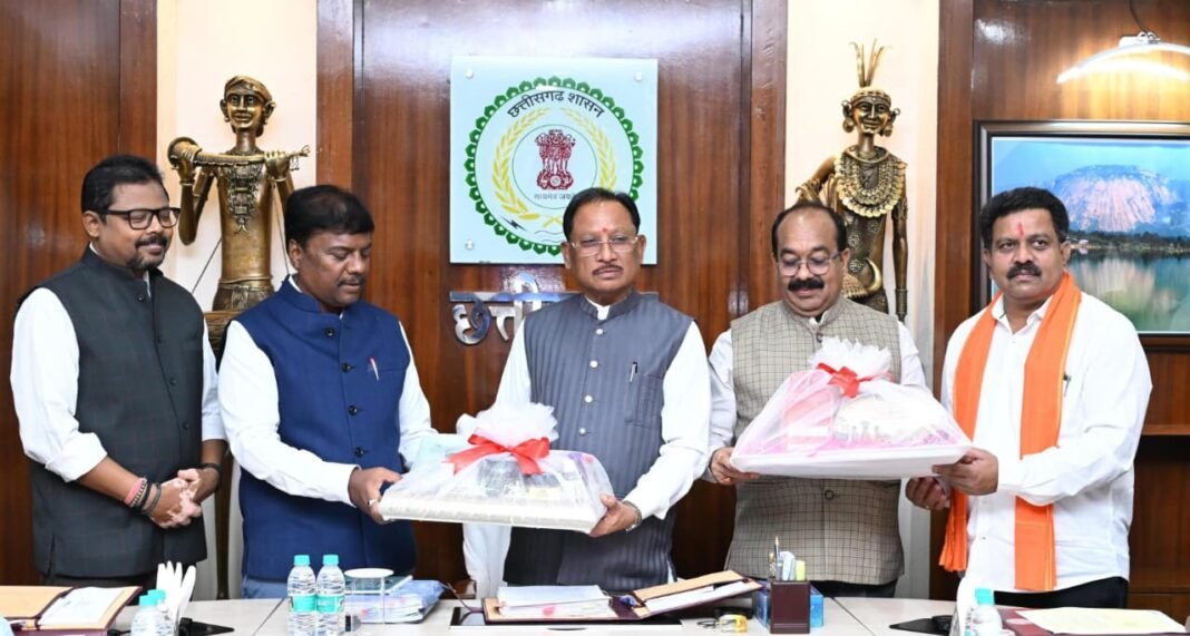 रायपुर : हमारे वनों की समृद्धि और मातृशक्ति के परिश्रम से तैयार उत्पाद बनें छत्तीसगढ़ की पहचान – मुख्यमंत्री विष्णुदेव साय