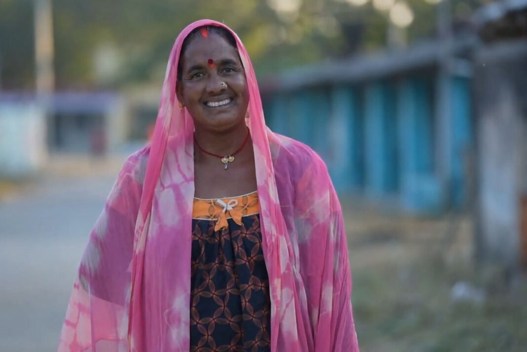 रायपुर : तेंदूपत्ता की बढ़ी दर से कुसुम की मेहनत को मिला बेहतर मोल, चेहरे पर आई खुशी