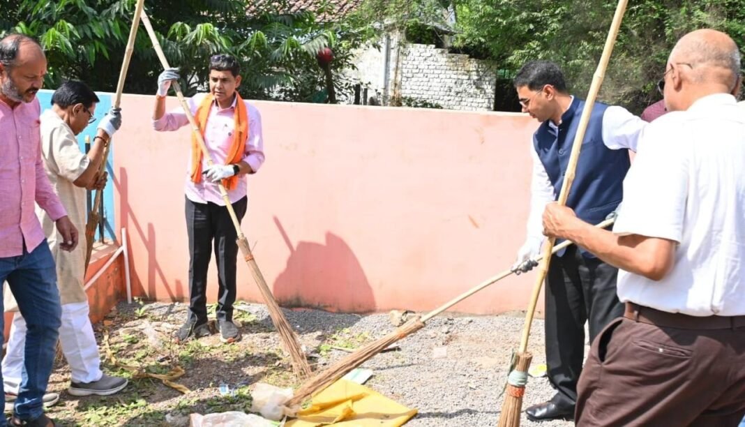 रायपुर : सेवा संकल्प अभियान : स्वच्छता एक आदत है जो धीरे-धीरे संस्कार बनेगी – मंत्री टंक राम वर्मा