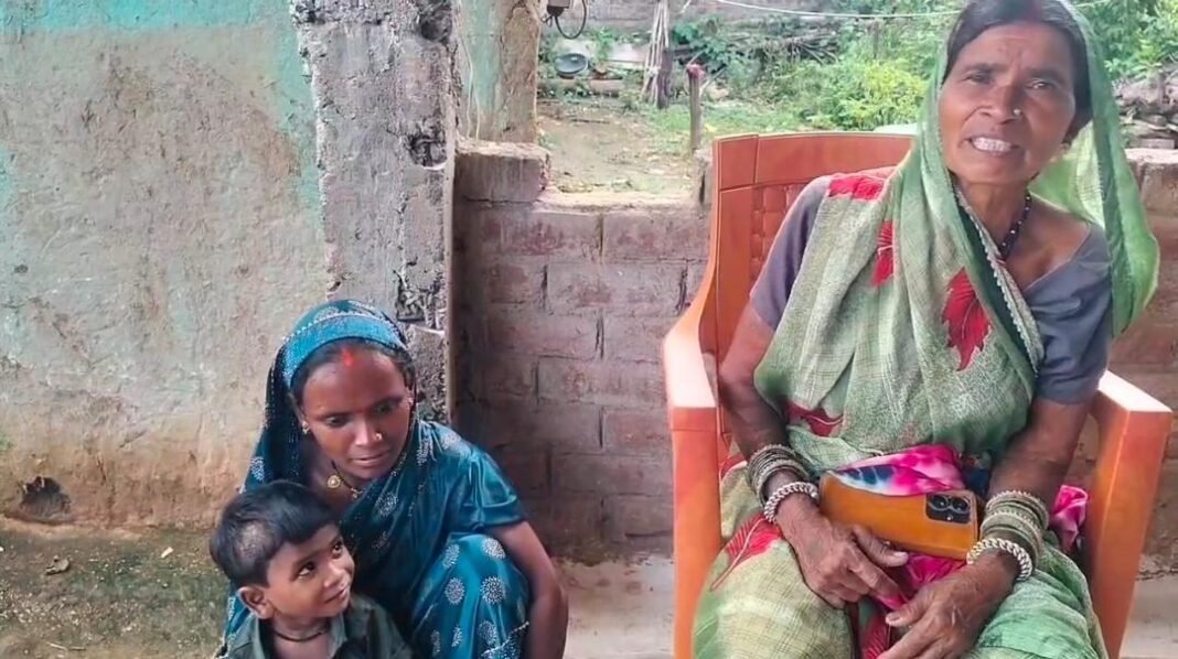 रायपुर : सेवा संकल्प में बैगा अंचल तक पहुंची स्वास्थ्य सेवा, कुष्ठ के लक्षणों की पहचान के बाद बेदकुमारी को मिला निःशुल्क उपचार