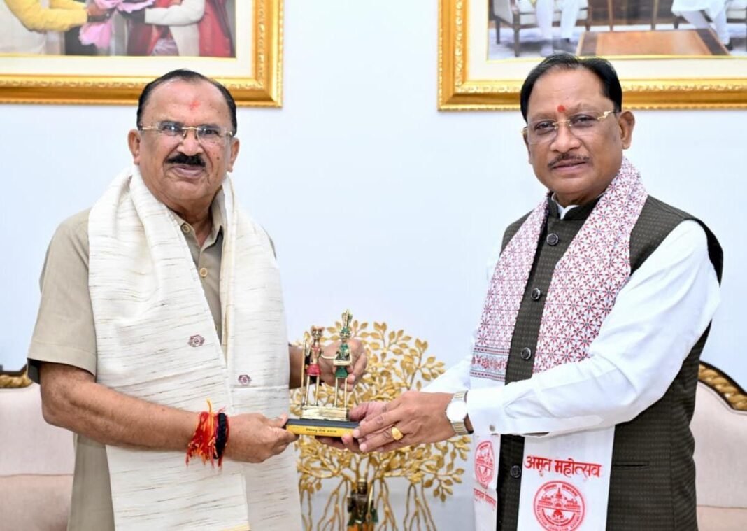 रायपुर : मुख्यमंत्री विष्णु देव साय से राजस्थान विधानसभा अध्यक्ष वासुदेव देवनानी ने की सौजन्य भेंट