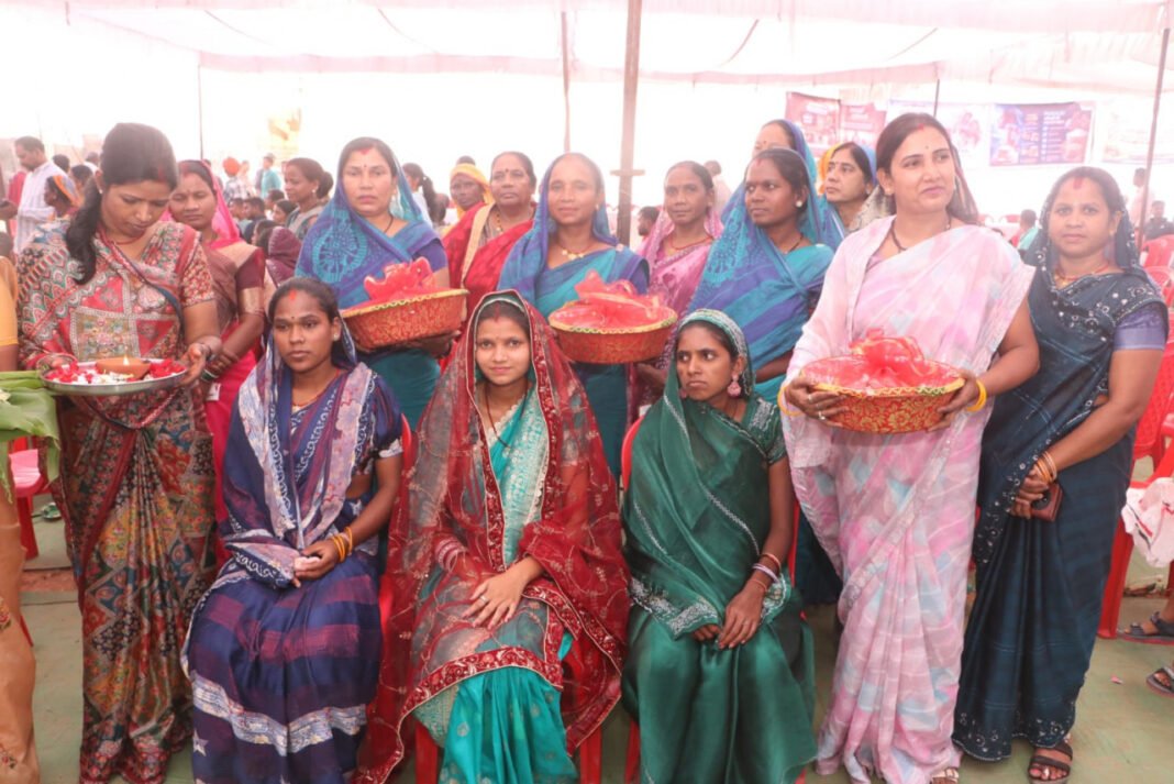 रायपुर : सेवा संकल्प अभियान: सेवा सेतु शिविरों के जरिए गांवों तक पहुंचीं जनकल्याणकारी योजनाएं