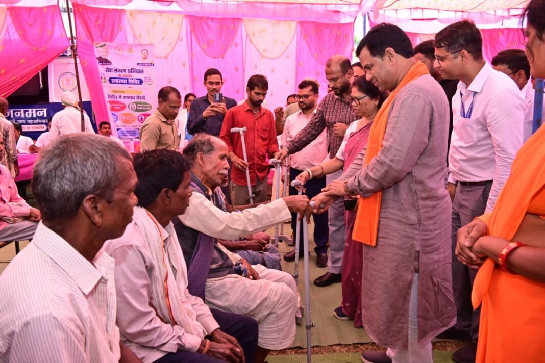 रायपुर : सरकार आपके द्वार: कोटमीकला, अंधियारखोह और गुदुमदेवरी में सेवा सेतु शिविर आयोजित