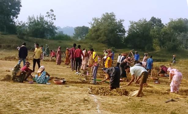 रायपुर : वीबी-जी राम जी योजना से संवर रहे गांव, ग्रामीण विकास के साथ स्थानीय श्रमिकों को मिल रहा रोजगार