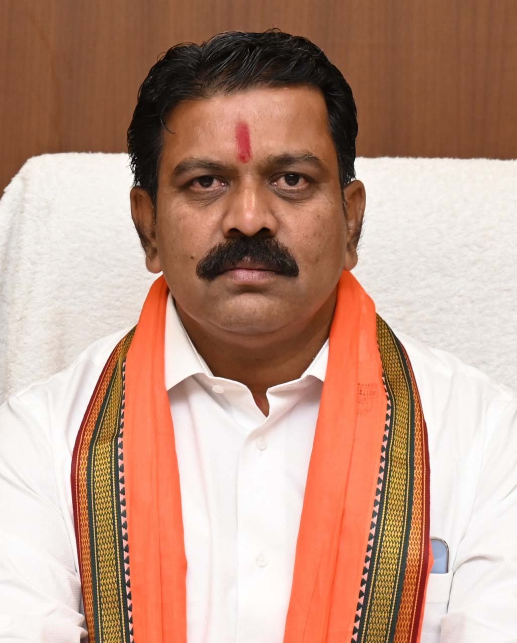 रायपुर : उप मुख्यमंत्री विजय शर्मा के निर्देश पर पीएम जनमन आवास में ठगी करने पर ठेकेदार शेख निजामुद्दिन उर्फ निक्की खान के विरुद्ध एफआईआर दर्ज